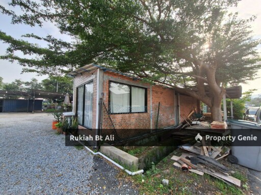 Bungalow Lot (Corner Unit) Facing Stadium Paroi