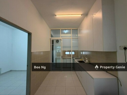 Taman Pulai Mutiara / 2.5 Storey Terrace / Partially Renovated / Super Value