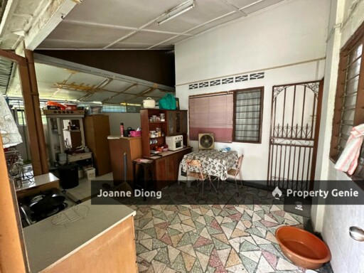 Sek 14 PJ-Single Storey Terrace House Corner
