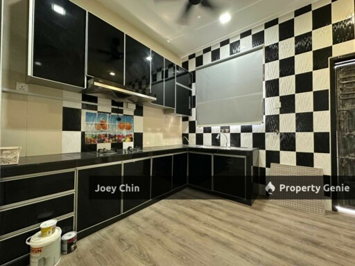 End Lot Renovated Terrace @ LA Garden Austin 18x65  4R3B  Freehold