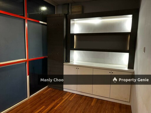 CORNER & RENOVATED 1st Floor Shoplot Kota Syahbandar Laksamana Town
