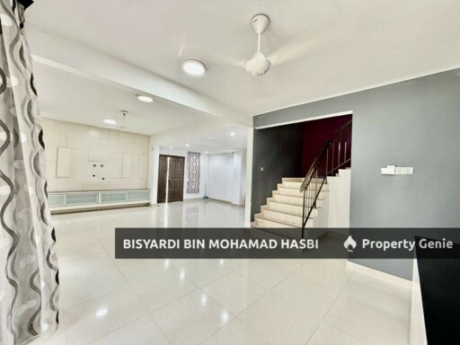 Corner Lot with Ample Parking + Extra Land 2 Storey House, Bukit Jelutong Shah Alam.