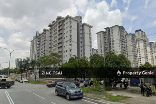 Jalil Damai Apartment🔥Save RM 138,900🔥Just opposite SJK(C) Lai Meng🔥4 mins drive to LRT Awan Besar Station🔥5 mins drive to Pavilion Bukit Jalil