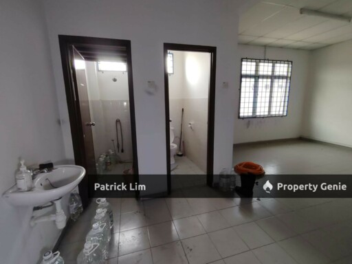Taman Merdeka Permai [一楼] 店面出租 With Partition