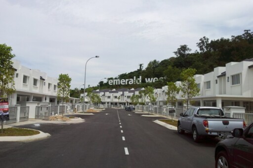Cassis, Kota Emerald West