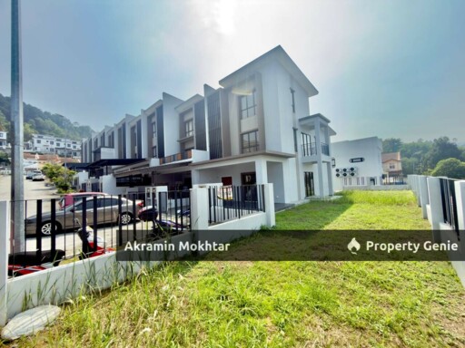 CORNER LOT 3 Storey Terrace Nassim Heights, Taman Ukay Bistari, Ampang Selangor