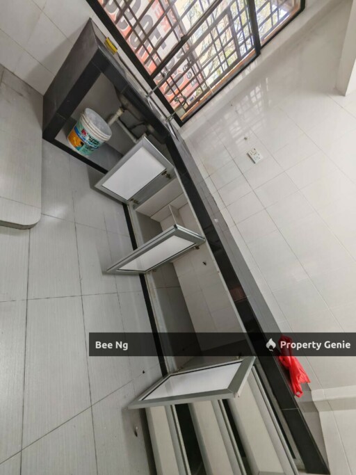 Pulai Utama / Low Cost Flat / Tingkat Pertama / Fully Renovate / Super Value