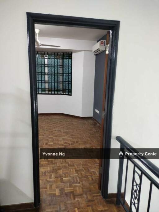 Molek/ 2-Sty Terrace House For Rent/ Nearby Johor Jaya / Ciq /Majidee/Ros Merah