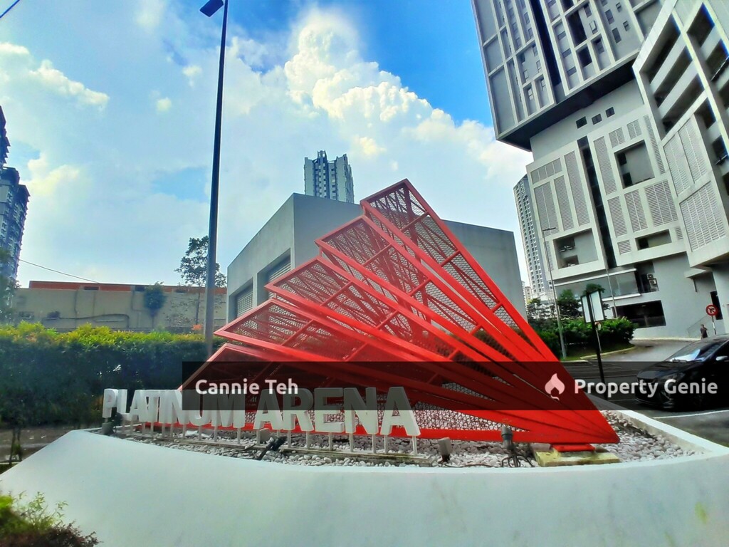 Platinum Arena @ 893sf Below Value 27%!