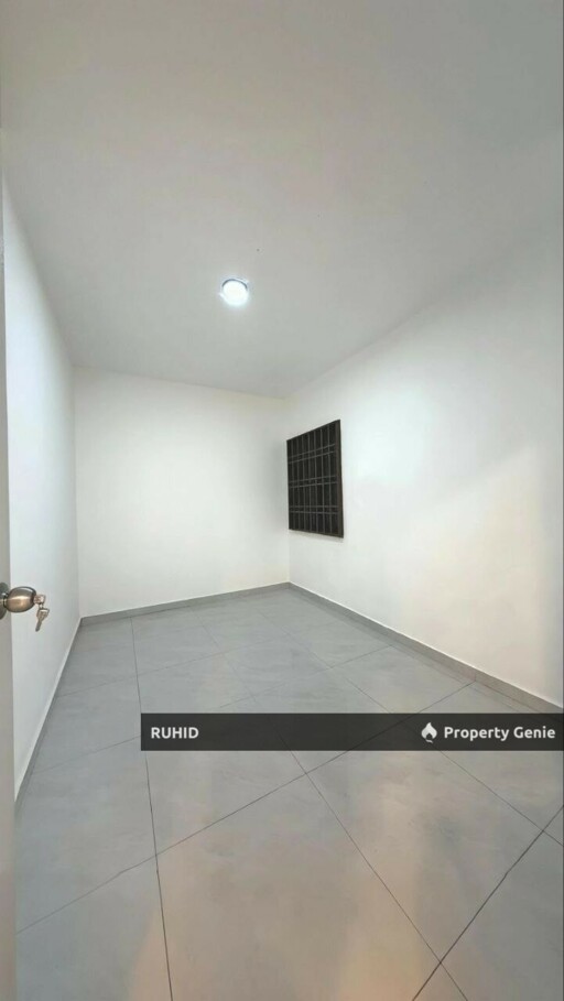 Fully Renovated Low Cost Flat at Bandar Seri Alam, Masai | 3 Beds 2 Baths | Freehold