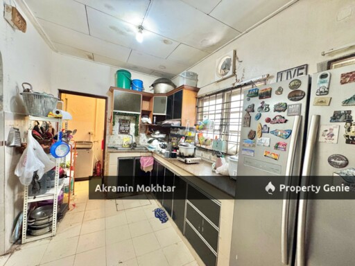 Facing Open & Partially Furnished | Double Storey Jalan Platinum Seksyen 7, Shah Alam