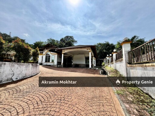 Freehold & Renovated | Setingkat Setengah Bungalow Jalan Tasik Biru Sungai Buloh