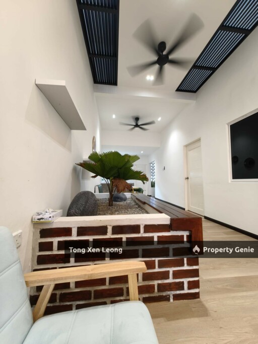 1 Storey @ Ujong Pasir For Sale !! Fully Renovated & Extended !!