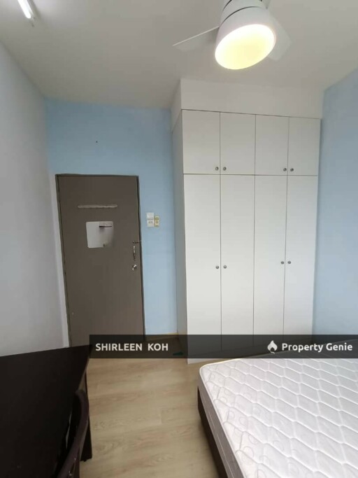Larkin heights Female room for rent