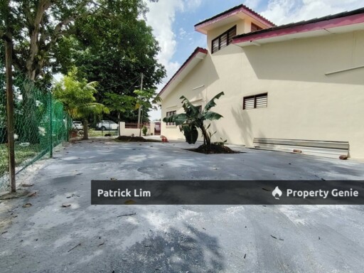 Taman Bukit Beruang Corner Lot, Single Storey Terrace House For Rent