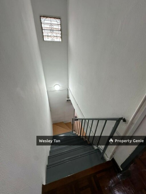 Malim 2 Storey House Fully Reno Partly Furnished 2 Rooms Partly Fitted