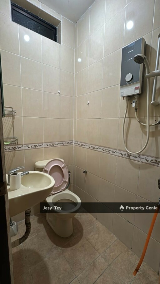 Taman Pelangi Multiple Rooms for Rent