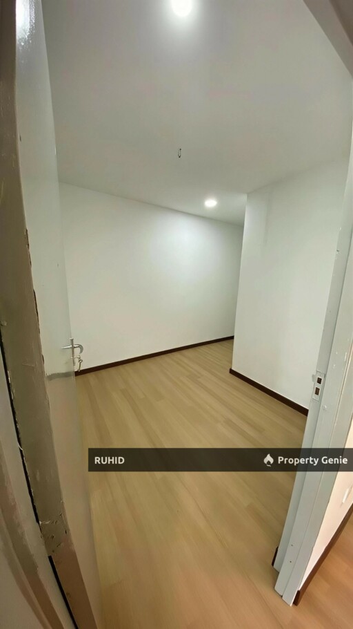 Fully Renovated 4 Bedroom Flat, Taman Putri Kulai