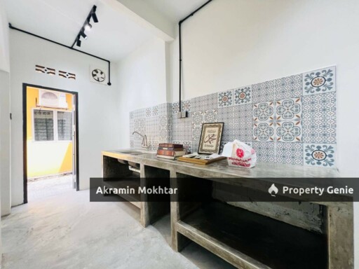 Freehold & Fully Renovated | 2 Storey Terrace Intermediate PU 10 @ Taman Puchong Utama, Puchong
