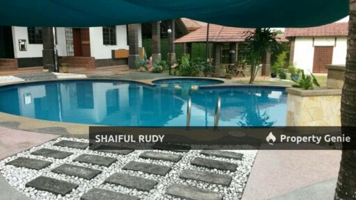 Bungalow with Private Pool @ Paya Jaras