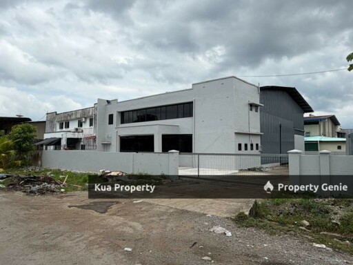Demak Laut semi-D Warehouse For Rent!