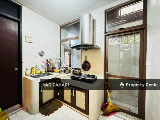 Lagenda 1, Bukit Jelutong, Shah Alam | 2-Storey Superlink 5 Bedrooms | RM2.1M - Extended Kitchen, Facing Open & Extra Land