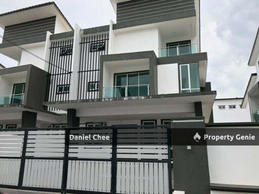 Modern Semi-d Selling Below Market Value with Fully Furnished