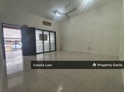 Below Market Value Guarded Pengkalan Tiara Lake Good Condition Double Storey Terrace House