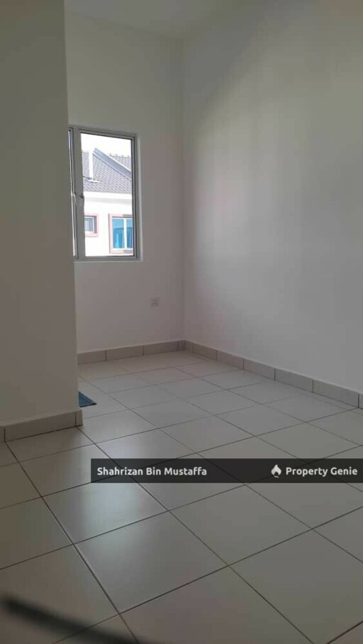 Full Loan, Taman Putera Indah, Tongkang Pechah, Batu Pahat, Johor