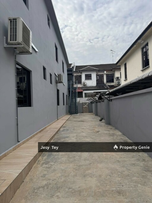 Desa Cemerlang (2 Storey Terrace House For Sale)
