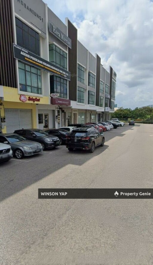 3 Storey Shop Lot in Mainroad Taman Ponderosa Near to Tmn Molek JB