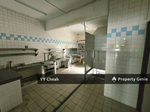 pasir puteh ground floor shop for rent - facing main road, high traffic