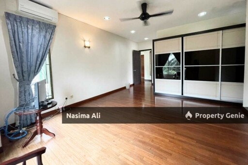Facing Park- 3 Storey Bungalow (Villa Teratai Kayangan Heights Seksyen U9 Shah Alam )
