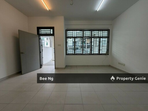 Taman Pulai Mutiara / 2.5 Storey Terrace / Partially Renovated / Super Value