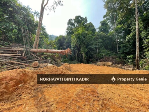 (HOT AREA) LOT BANGLO BESERAH BERHAMPIRAN KG DARAT SEKOLAH