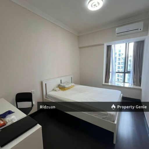 R&F Condo - Direct Link to ICQ and shopping mall facility