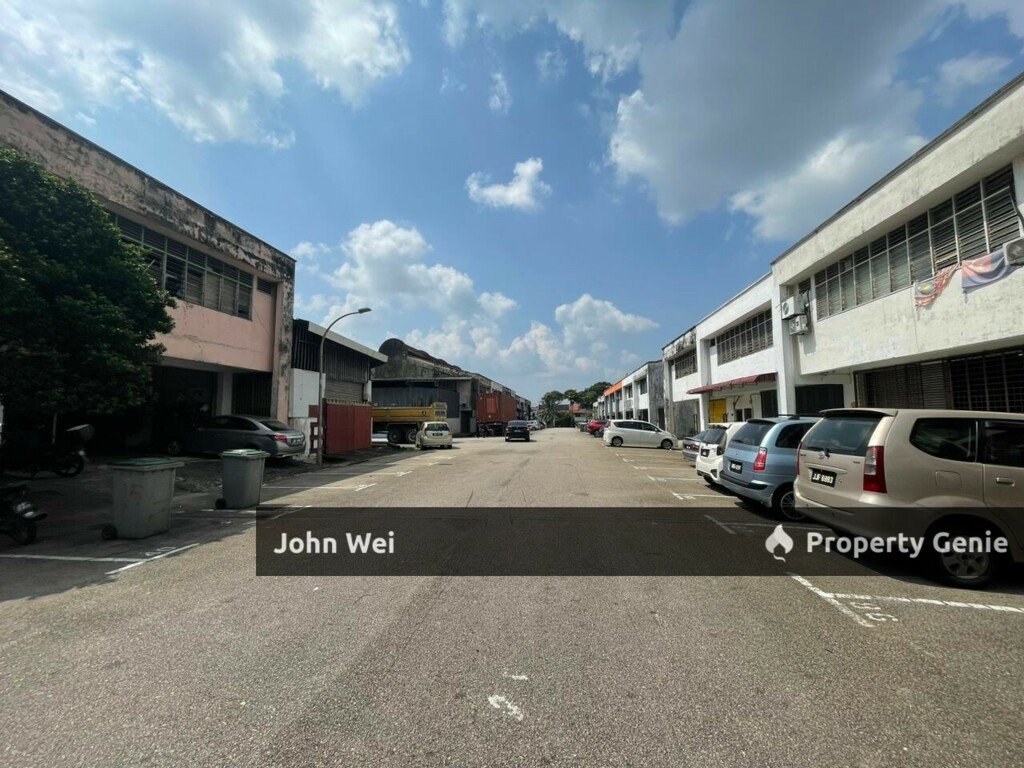 Jalan Permatang Taman Desa Jaya
