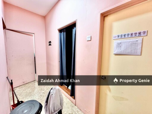 SEKSYEN 7 SHAH ALAM SHOPLOT 3  STOREY FOR SALE JALAN PLUMBUM SEKSYEN 7 SHAH ALAM TENANTED AT 12.8K