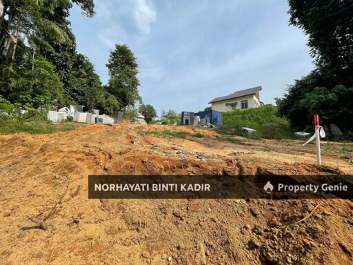 (HOT AREA) LOT BANGLO BESERAH BERHAMPIRAN KG DARAT SEKOLAH