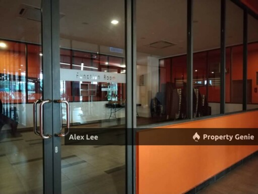 Spacious 3BR Corner @ Holmes 2 | 979sf Mid Floor | Park Views | LRT Walk