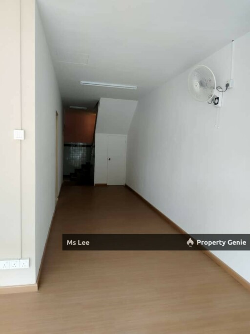 Room 203 RM 650 @ 2 Storey Shop Hotel,Chow Kit -near LRT/HKL/IJN -Ready 3/8