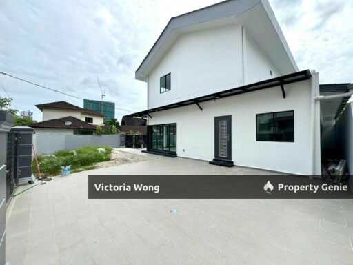 Kampung Mahmoddiah  / Jalan Yusof Taha / Double Storey Semi-D