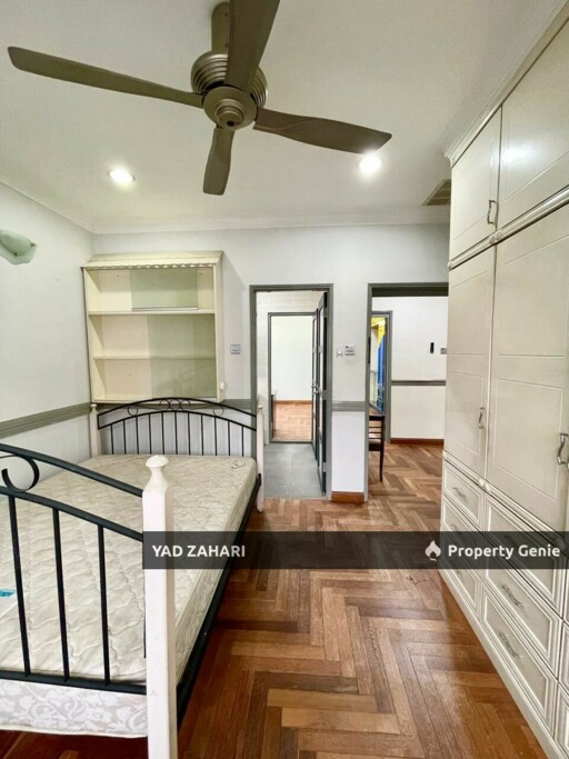 Seksyen 9, Shah Alam | 2-Storey Semi-D 5+1 Rooms | RM1.55M - Renovated, Extended Kitchen & Well Maintained