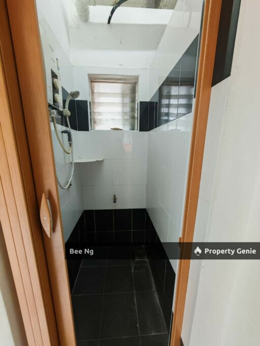 Pulai Utama / Low Cost Flat / Tingkat Pertama / Fully Renovate / Super Value