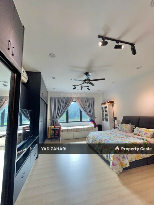 Semi-furnished Double Storey Zero Lot Bungalow Next to the Natural Lake, Perdana Heights