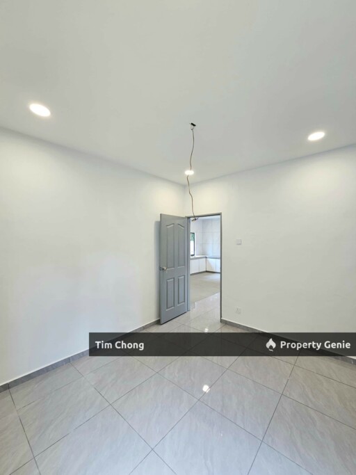 Kempas big single storey bungalow