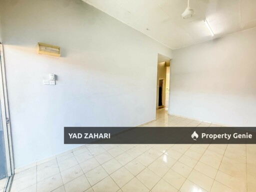 Seksyen 30, Jalan Kebun Shah Alam | Single Storey Terrace 4 Bedrooms | RM380K - Flexible Deposit, Kitchen with Table Top and Nearby School