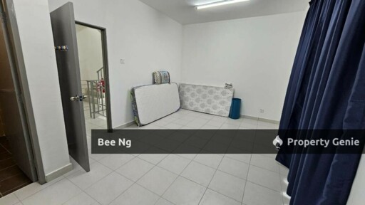 Taman Pulai Mutiara / 2.5 Storey Terrace / For Rent