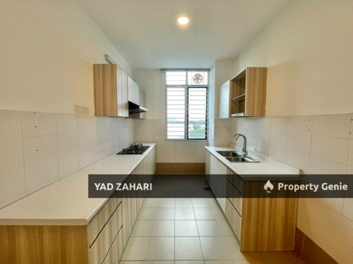 Taman Tasik Prima, Puchong | Townhouse 5 Bedrooms | RM890K - Fully Furnished, Roof Deck Facing Lake View & Spacious Built Up