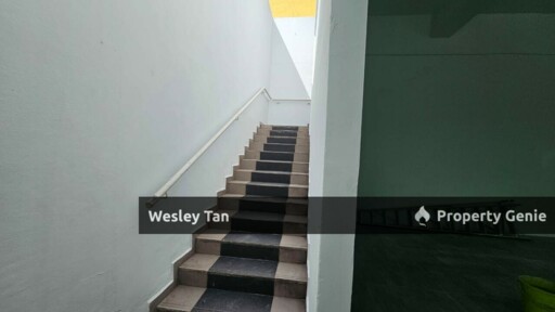Melaka Raya 1.5 Storey Commercial Corner Shop with Rooftop Balcony Surrounded by 5 Banks